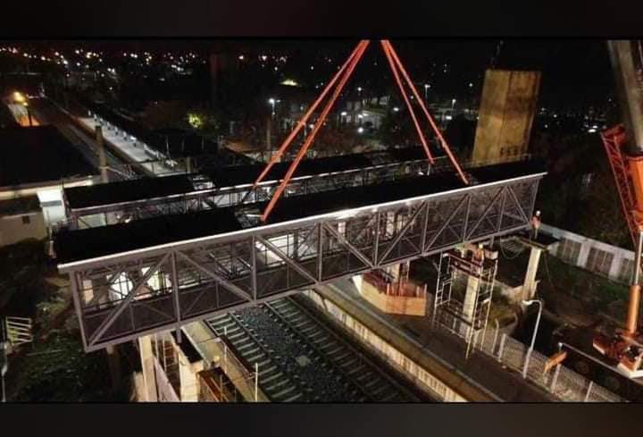 GESTIÓN/ Colocaron los nuevos puentes peatonales en la Estación Guernica