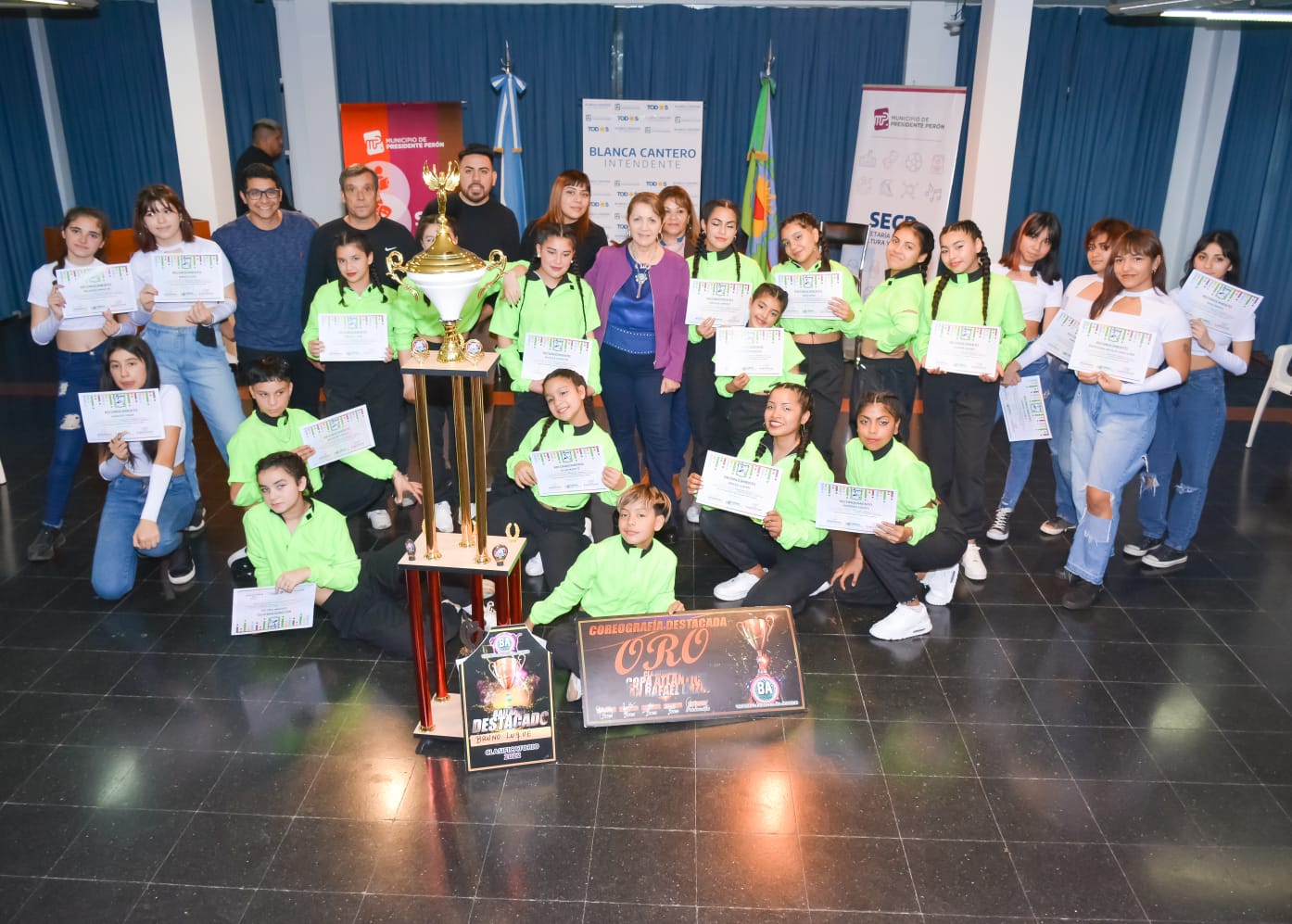 ARTÍSTICA /  La intendente Blanca Cantero distinguió a grupos de baile que competirán por el título nacional