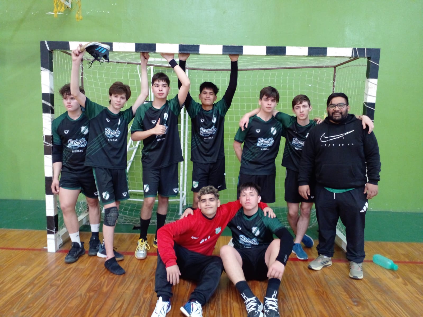 DEPORTE / El vóley y handball de Guernica entre los 4 mejores de nuestra región