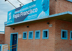 El Centro de Rehabilitación Municipal "Papa Francisco" cumplió 3 años y eligieron como madrina a Carina Biroulet