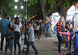 Llega la Feria de las Colectividades a la Plaza Belisario Roldán