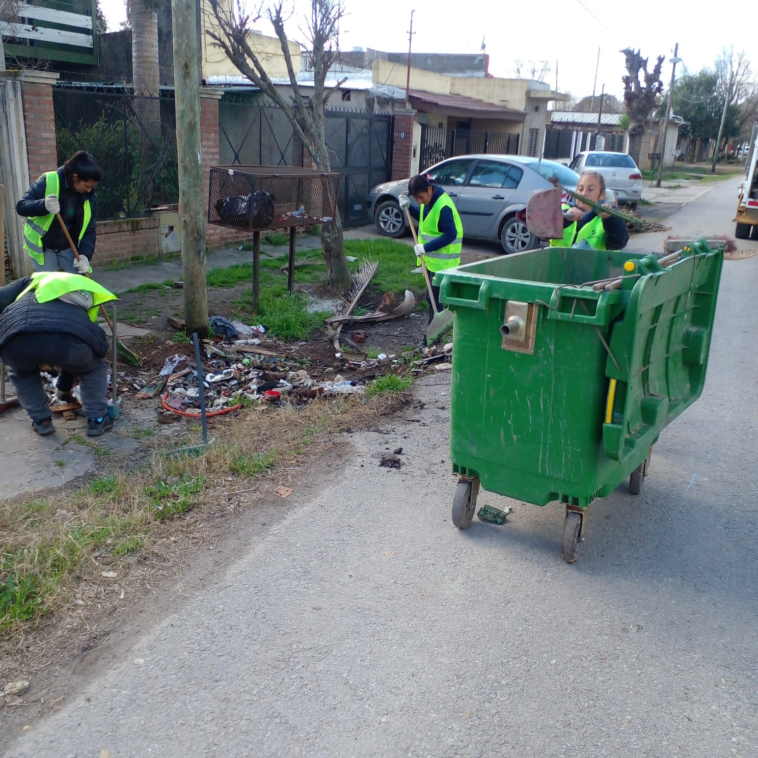 EL MUNICIPIO SIGUE CON LA LIMPIEZA DE LA VÍA PÚBLICA Y RECOMIENDA MEDIDAS PARA EVITAR MICROBASURALES