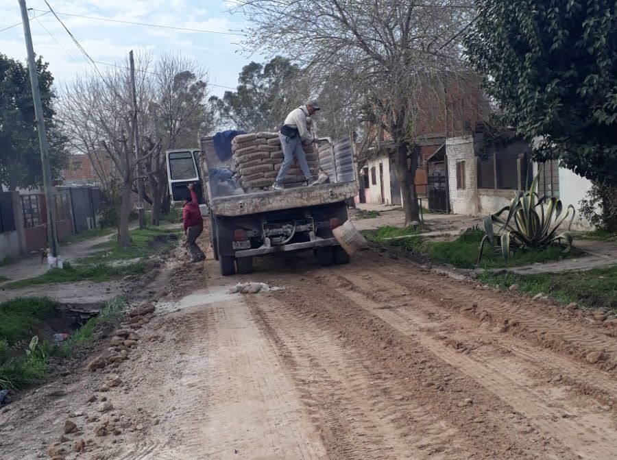 Servicios / EL MUNICIPIO CONTINÚA MEJORANDO LAS CALLES DE RIPIO EN LOS BARRIOS DE PRESIDENTE PERÓN