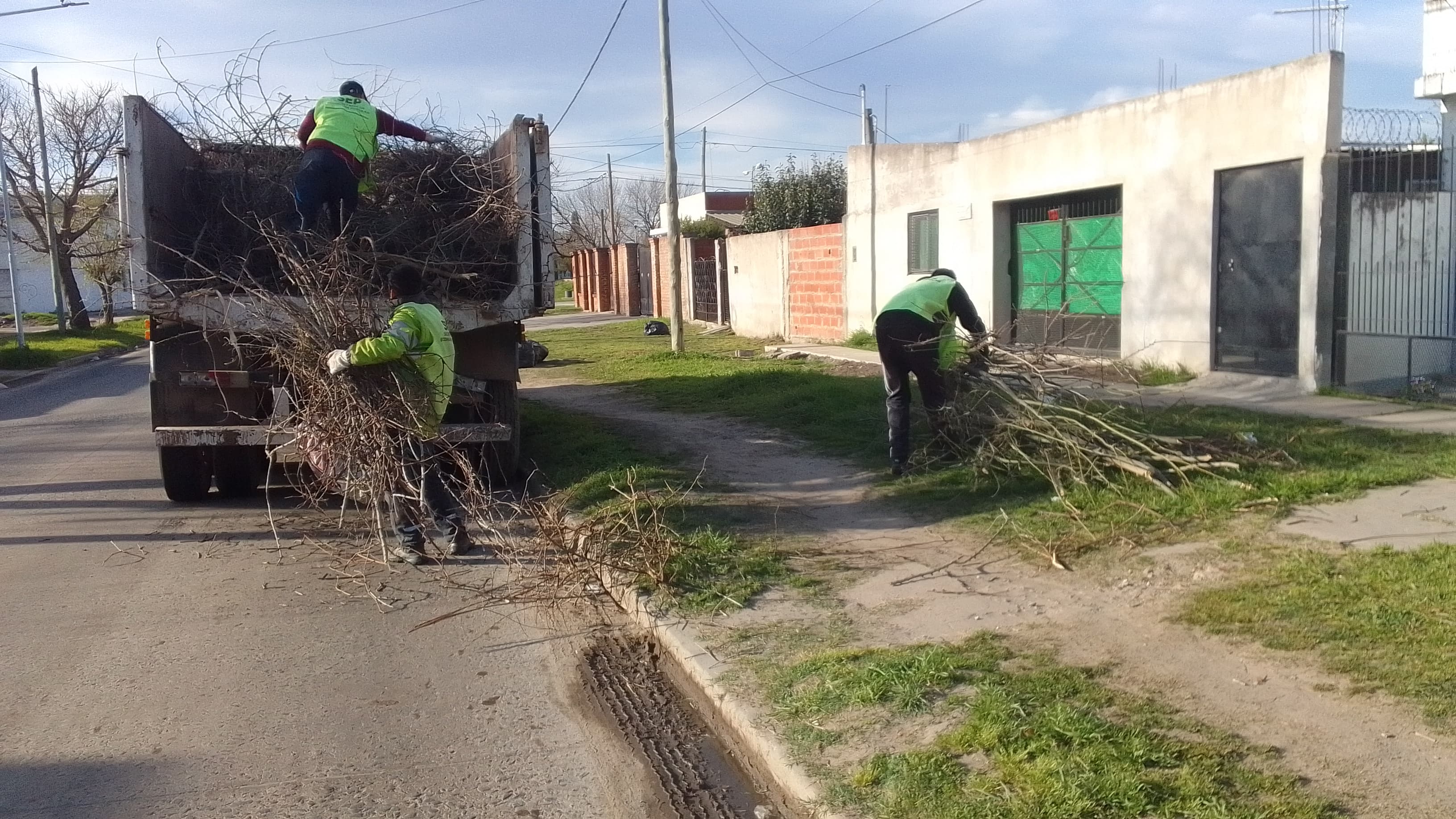 Economía Popular / EL MUNICIPIO REFUERZA TAREAS DE MANTENIMIENTO Y LIMPIEZA EN GUERNICA Y LOS BARRIOS