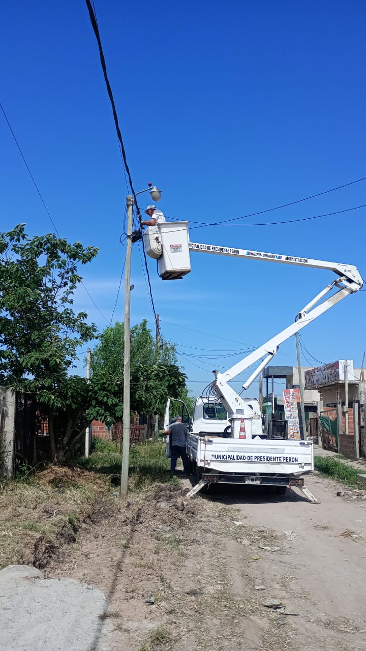 #Servicios / SEGUIMOS MANTENIENDO EN CONDICIONES EL ALUMBRADO PÚBLICO DE NUESTROS BARRIOS