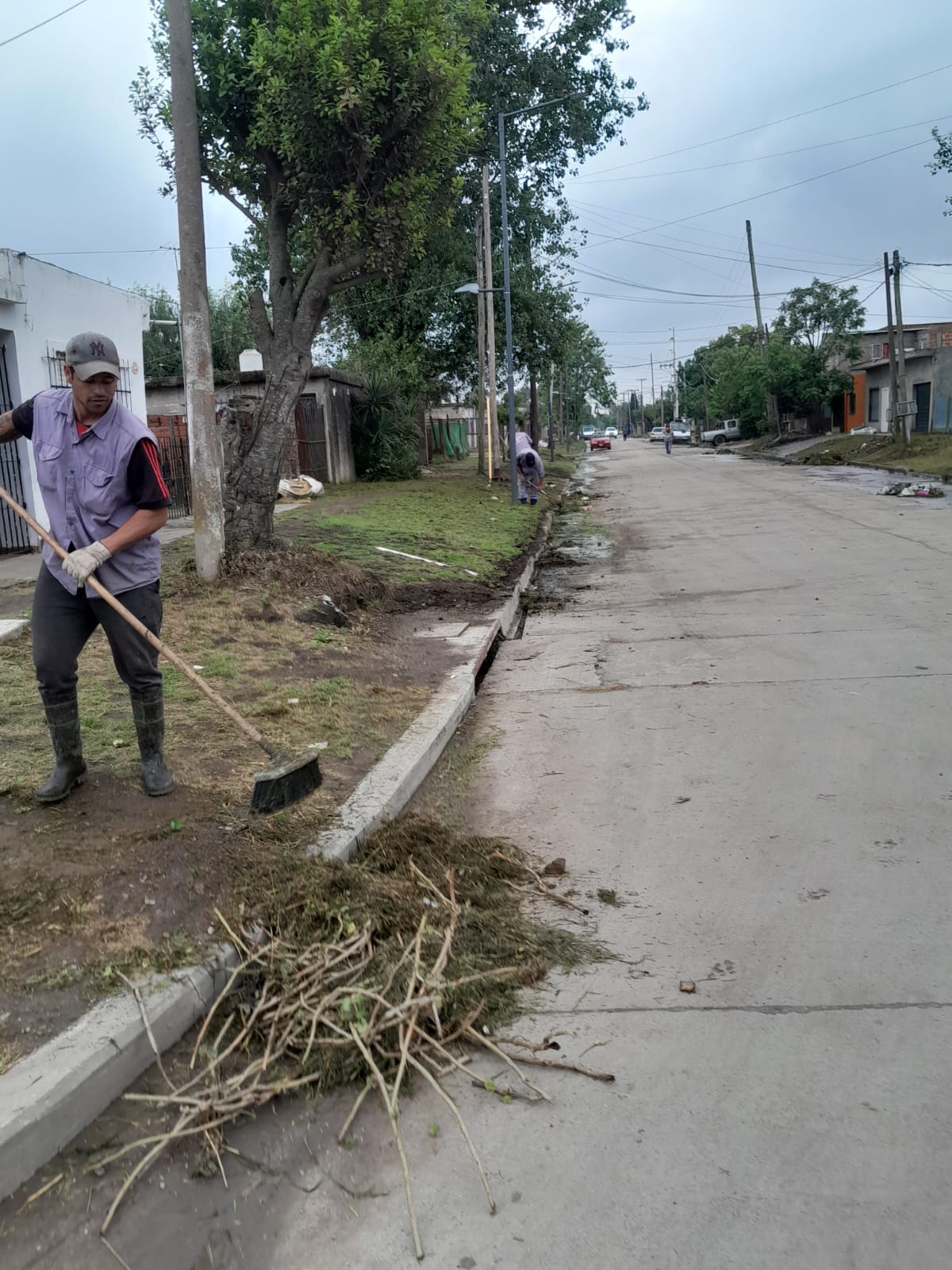 #Servicios / EL MUNICIPIO MANTIENE LA LIMPIEZA EN LOS FRENTES DOMICILIARIOS