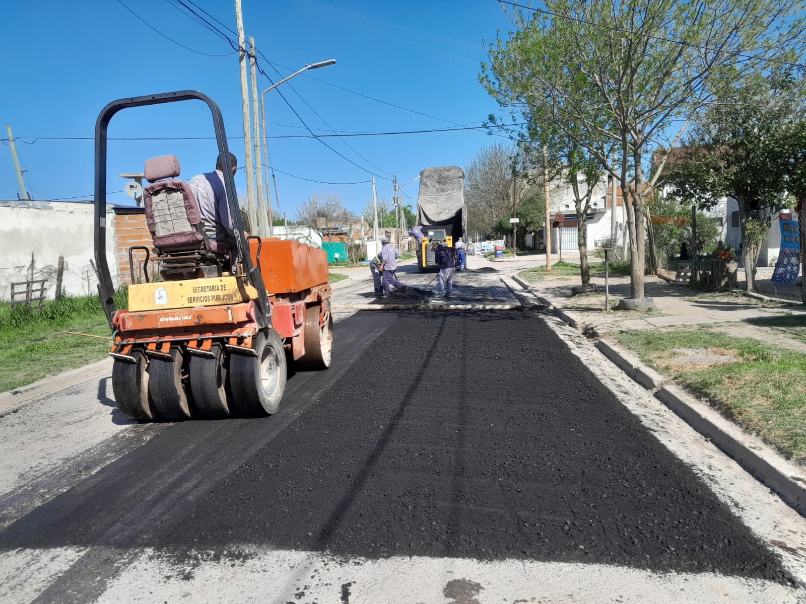 #Servicios / CONTINUAMOS CON LAS MEJORAS DE LAS CALLES EN LOS BARRIOS