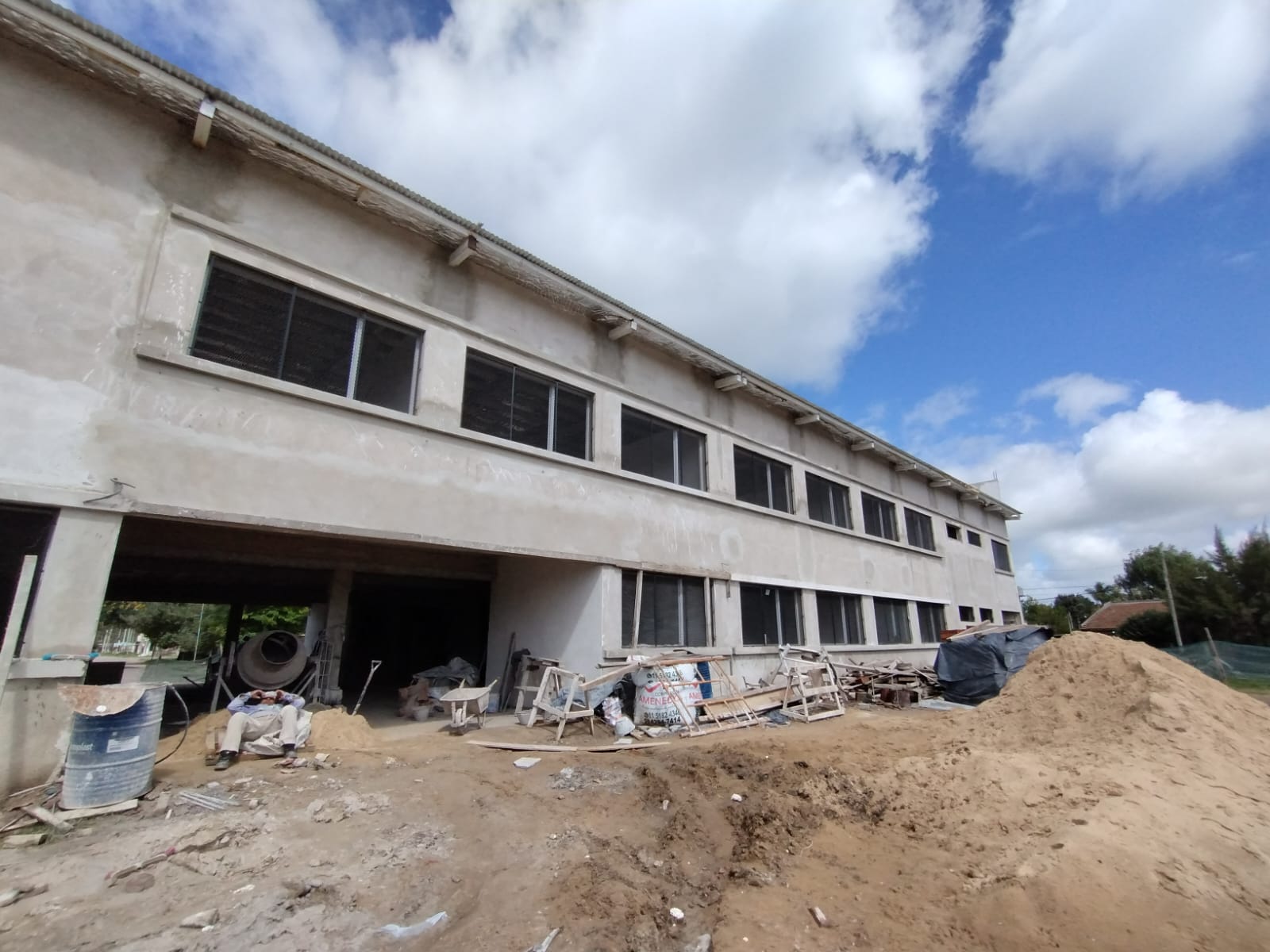 + Obras / GRAN AVANCE EN LA CONSTRUCCIÓN DEL NUEVO EDIFICIO DE LA ESCUELA SECUNDARIA Nº 10
