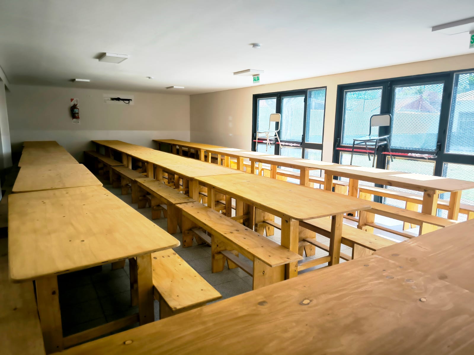 Educación / COMPRA Y ENTREGA DE NUEVOS MOBILIARIOS PARA LOS COMEDORES ESCOLARES