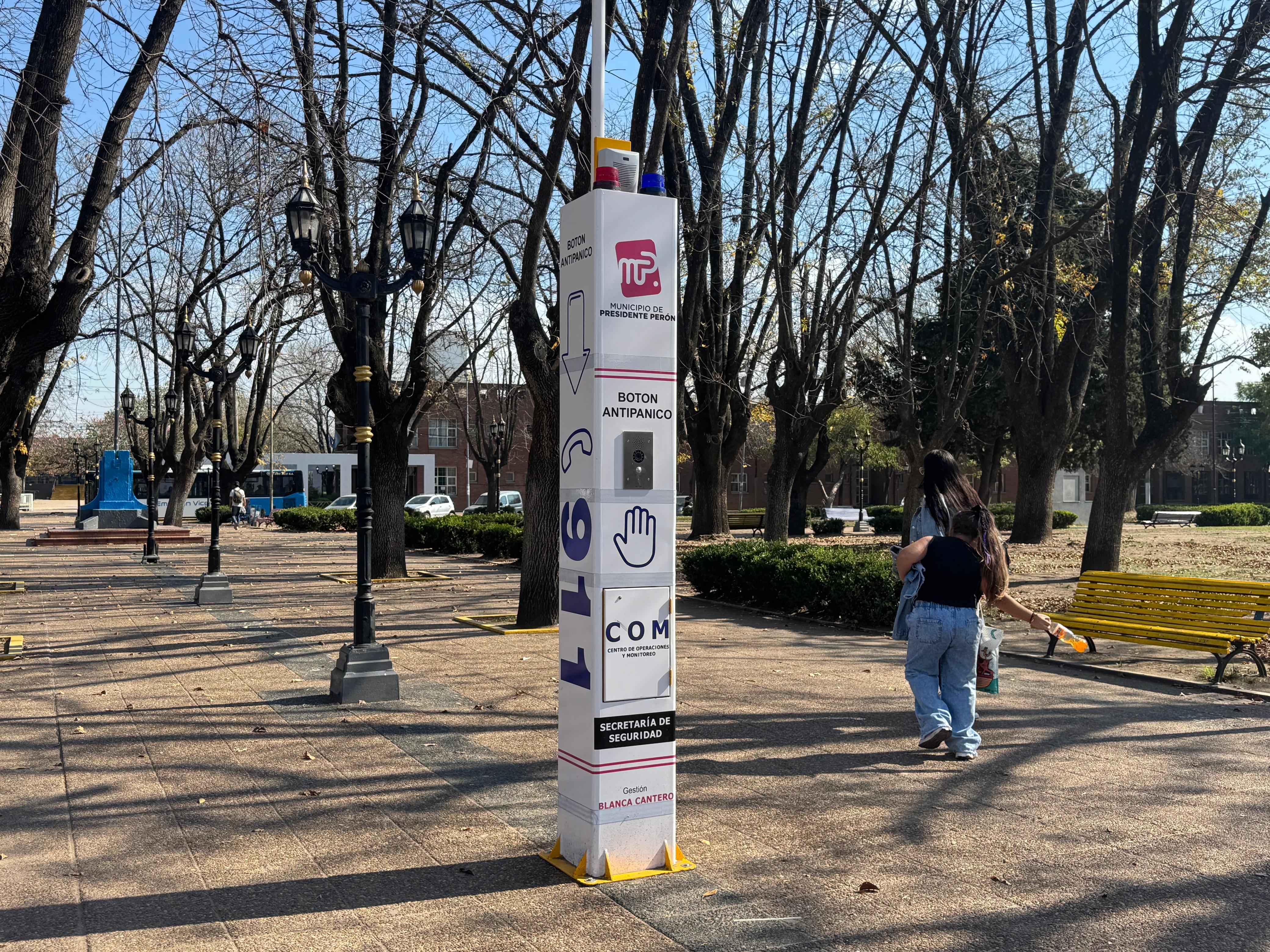 Seguridad / MÁS TÓTEMS Y CÁMARAS DE SEGURIDAD SON INSTALADAS EN PRESIDENTE PERÓN